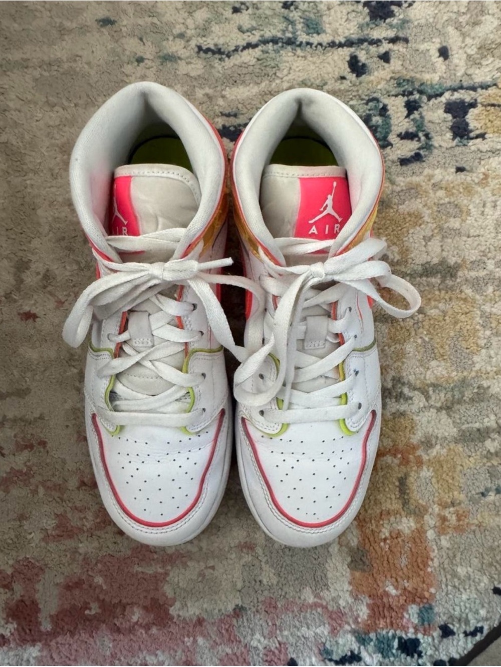 AIR JORDAN 1 MID NEON GLOW GS - Picture 2 of 7